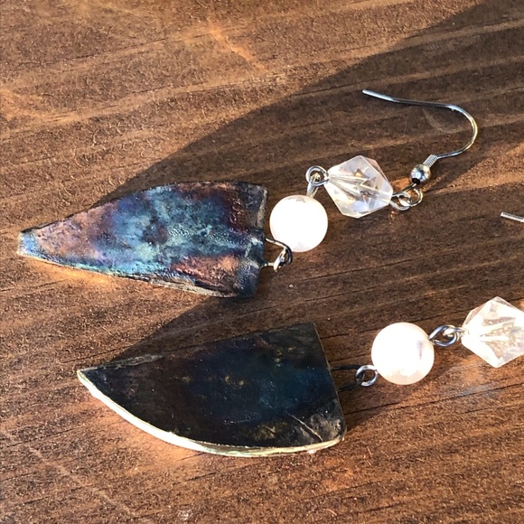 Ceramic Gemstone Wolf Earrings - Picture 3 of 6